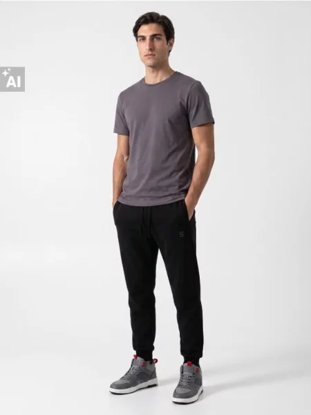 Sinsay Teplákové kalhoty comfort fit s příměsí bavlny černá