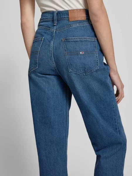 Jeansy o kroju straight fit z mieszanki bawełny Tommy Jeans niebieskie