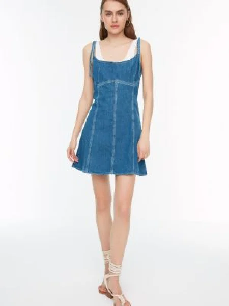 Rochie din denim Trendyol cu bretele albastru