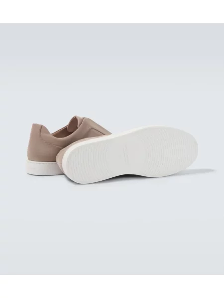 Sneakerși Manolo Blahnik din piele de căprioară bej