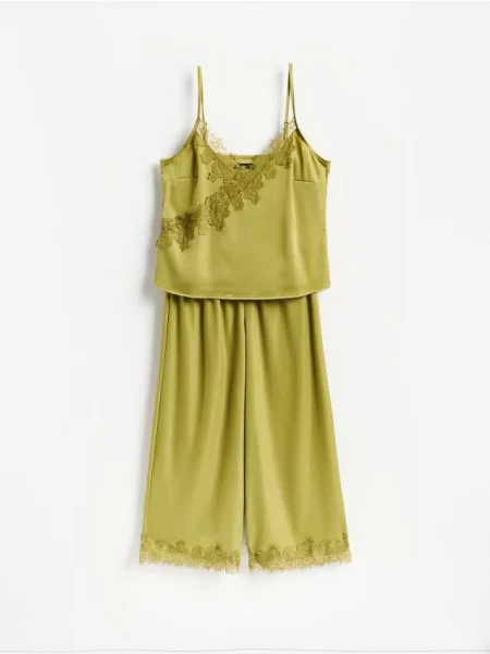 Reserved Pijama din două piese cu detalii din dantelă verde-gălbui verde