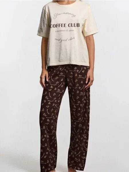Піжамний комплект із двох предметів із написом кремовий