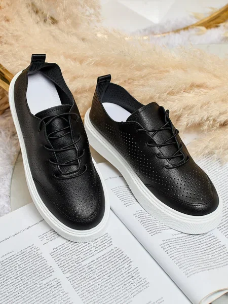 Sneakerși Resti ajurate negru