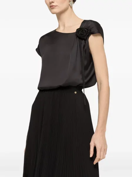 Top Nissa cu model floral negru