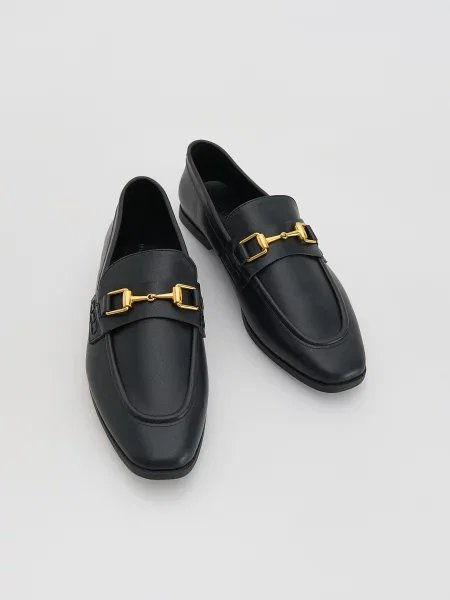 Лоферы Reserved с пряжкой черные