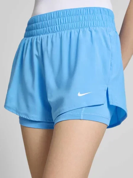 Szorty o kroju regular fit z wbudowanymi legginsami Nike Training niebieskie
