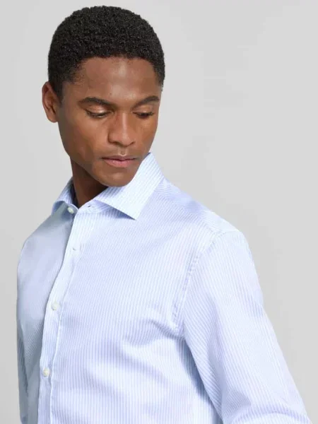 Koszula casualowa o kroju slim fit z kołnierzykiem typu kent model Adley' Tiger Of Sweden