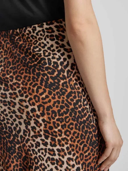Spódnica midi o rozkloszowanym kroju ze wzorem na całej powierzchni model ‘NYA’ Pieces