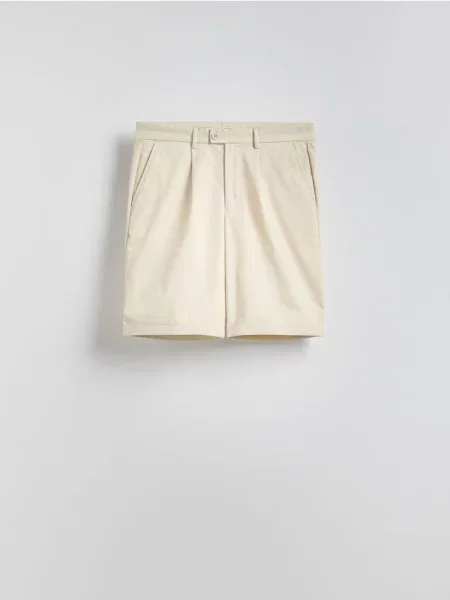 Reserved Pantaloni scurți chino regular bej