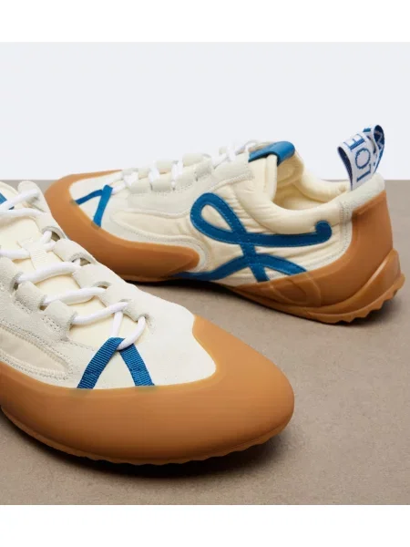 Sneakerși Loewe din piele de căprioară alb