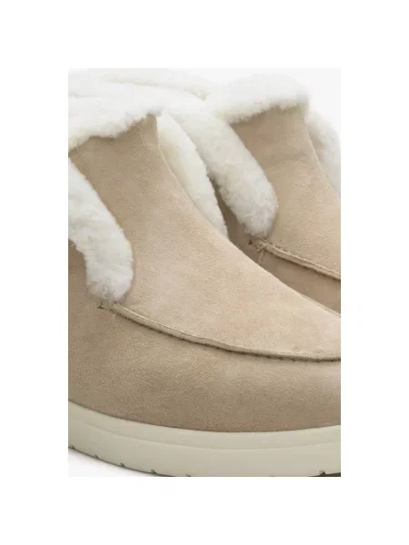 Велюровые лоферы Estro бежевые