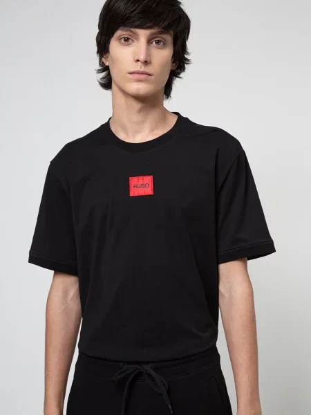 Тениска HUGO черно