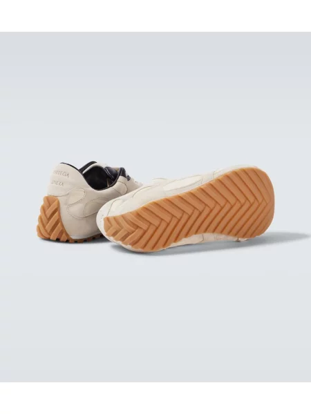 Sneakerși Bottega Veneta din piele de căprioară bej