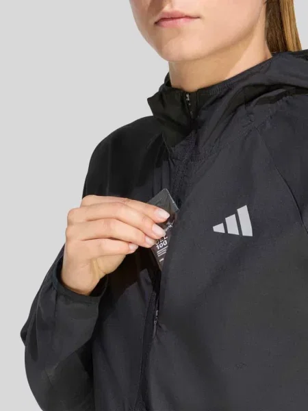 Kurtka treningowa o kroju regular fit z nadrukiem z logo Adidas Performance czarna