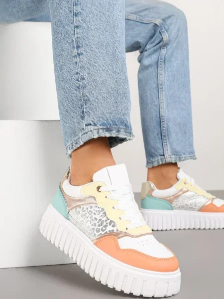 Sneakersy na Platformie z Tłoczeniem Ozdobione Panterką i Perforacją Udivaya żółte