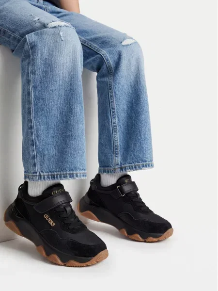 Sneakersy Guess čierna