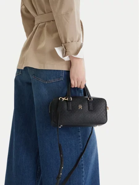 Torbica Tommy Hilfiger Th Daily Crossover Mono crna