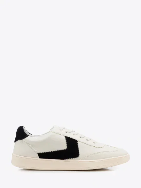 Zamszowe sneakersy z kontrastowymi wstawkami z ekoskóry beżowo czarne