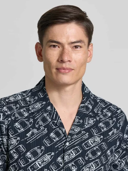 Nowoczesny krój modern fit koszula casualowa z kołnierzem z połami Lerros granatowa
