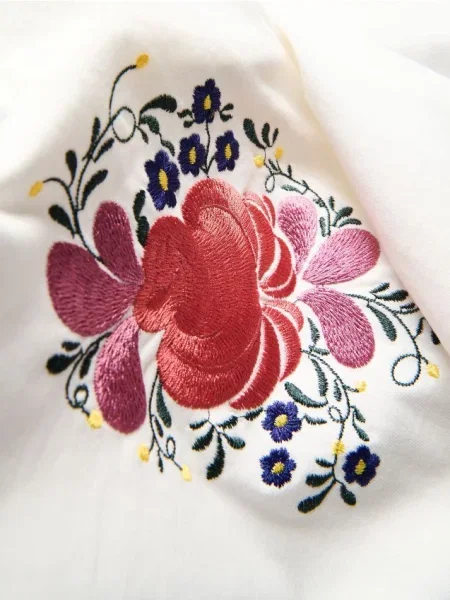 Reserved Tricou cu pernițe la umeri alb