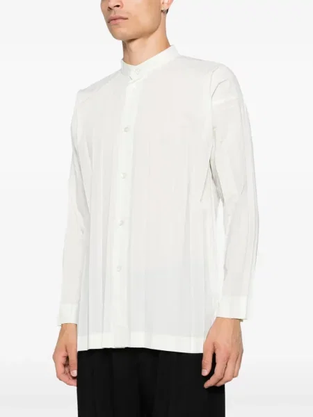 С яка риза Homme Plissé Issey Miyake бяло