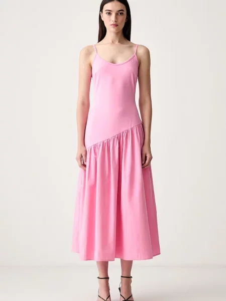 Never Fully Dressed rochie evazată cu roz