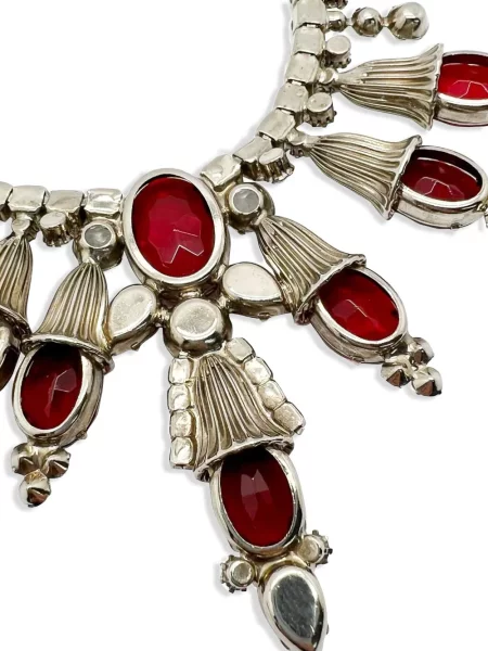 Колие Jennifer Gibson Jewellery сребристо
