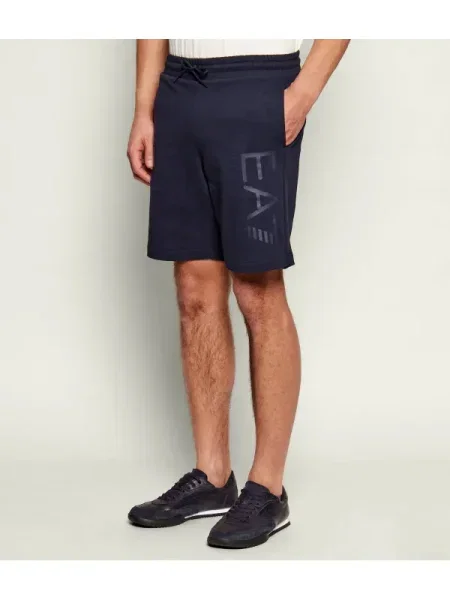 Pantaloni scurți