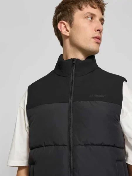 Kamizelka o kroju regular fit ze stójką model RAZE' Jack & Jones czarna