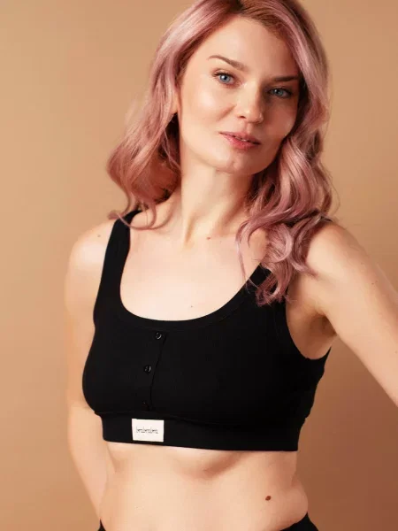 Бюстгальтер-топ с мягкой чашкой чорний