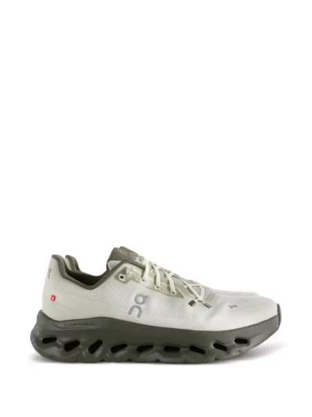 Sneakerși On