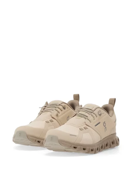 Sneakerși On