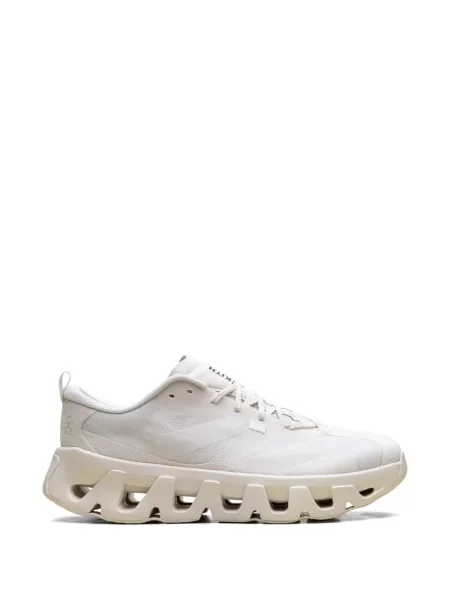Sneakerși On
