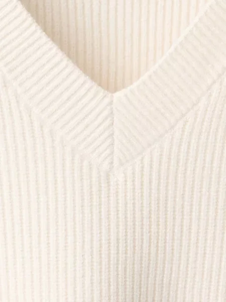 Sweter z dzianiny prążkowanej z dekoltem w serek kremowy / écru Kobieta S MANGO