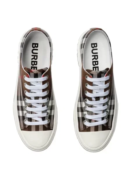 Sneakerși Burberry în carouri maro