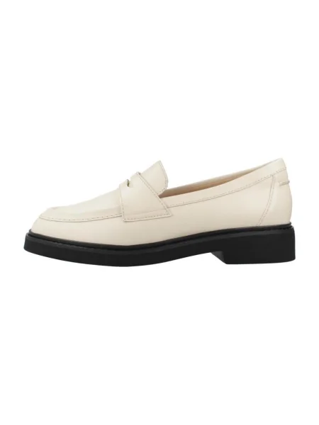 Pantofi Clarks bej