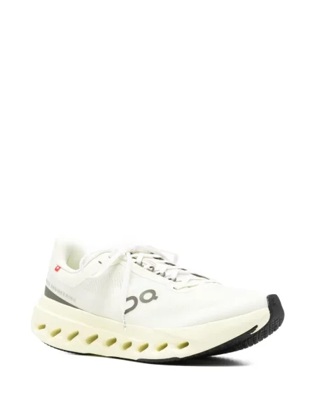 Sneakerși On