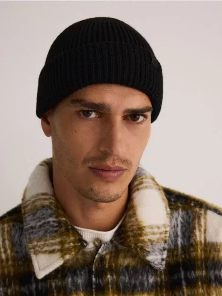 Reserved Шапка-біні з додаванням вовни чорний