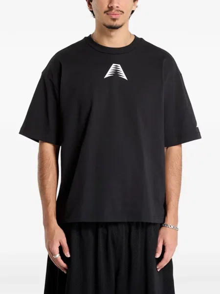 Dlouhé běžecké boty Adidas Terrex s krátkými rukávy s výstřihem do v černé