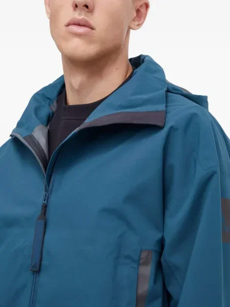 Geacă Adidas cu glugă din fleece cu model camuflaj alb