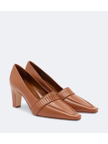 Pantofi cu toc Manolo Blahnik din piele bej
