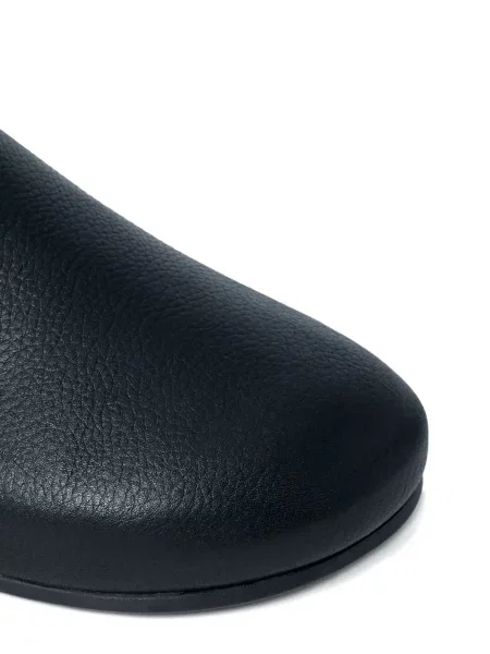 Papuci tip mules The Row din piele fără toc negru