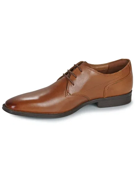 Pantofi Clarks din dantelă maro