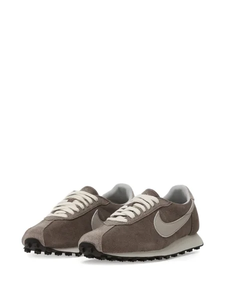 Sneakerși Nike Vomero cu șireturi din dantelă negru
