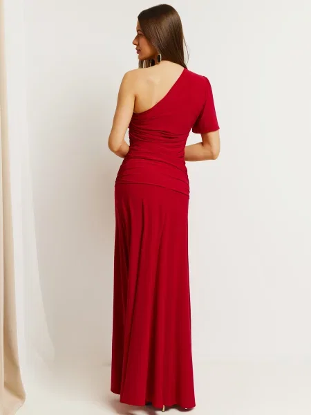 Rochie maxi Made Of Emotion cu un umăr gol roșu