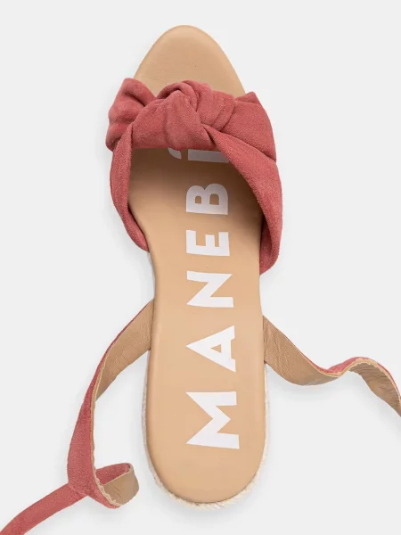 Замшевые босоножки Manebi на танкетке
