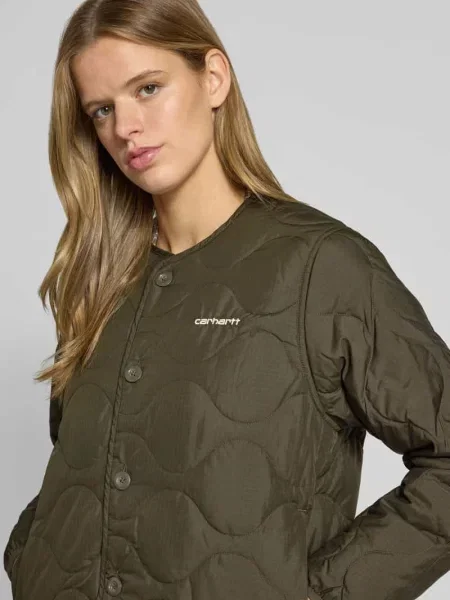 Kurtka pikowana o kroju regular fit z wyhaftowanym logo model Skye Liner' Carhartt Work In Progress oliwkowa