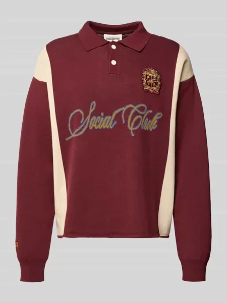Sweter z dzianiny z kołnierzykiem polo i naszywką z logo Prohibited bordowy