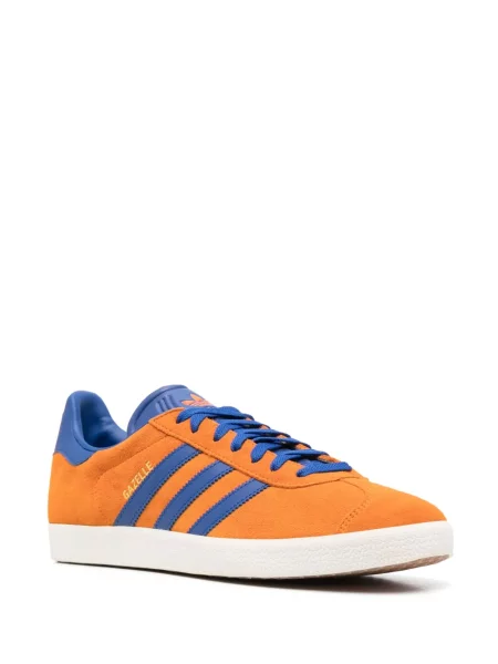 Koszulka Adidas zamszowa z niską talią z nadrukiem biała