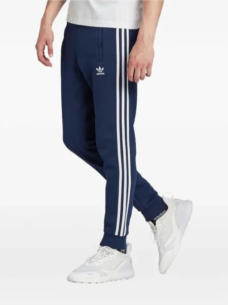 Șapcă Adidas cu dungi cu broderie de catifea alb